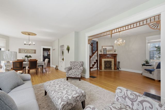 32 Oak Lane, Davenport, IA 52803