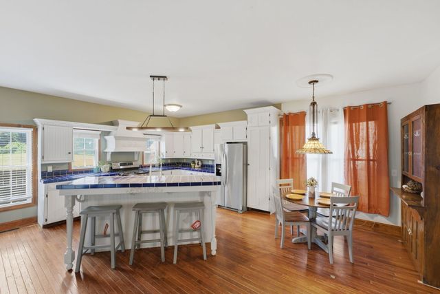 32 Oak Lane, Davenport, IA 52803