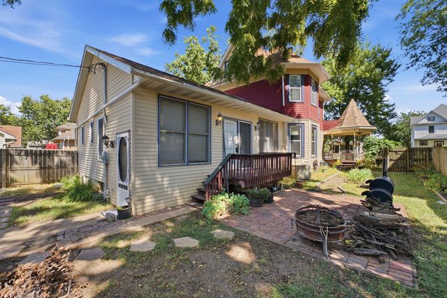 32 Oak Lane, Davenport, IA 52803