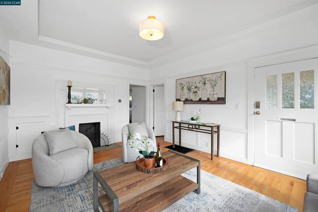 2011 Rosedale Ave, Oakland, CA 94601