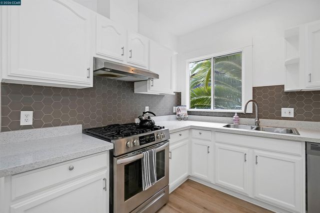 2011 Rosedale Ave, Oakland, CA 94601