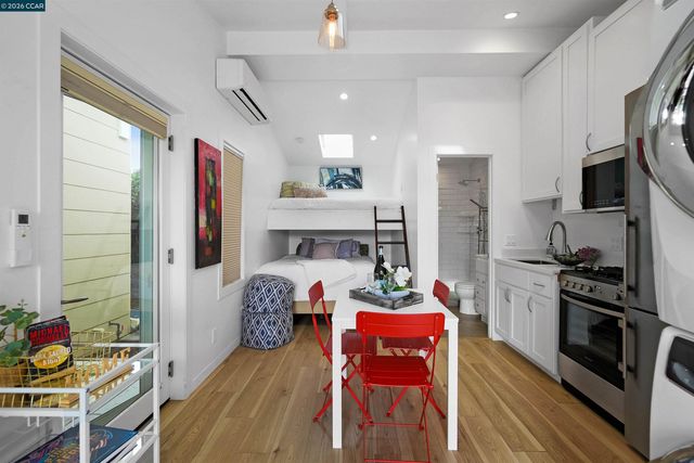 2011 Rosedale Ave, Oakland, CA 94601