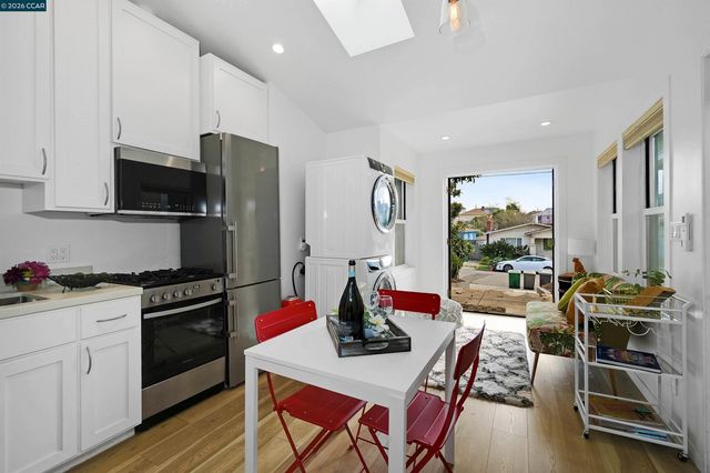 2011 Rosedale Ave, Oakland, CA 94601