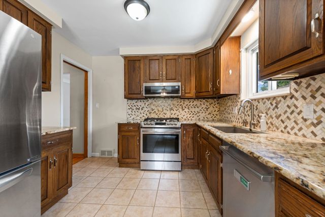 19924 Chalon Street, Saint Clair Shores, MI 48080
