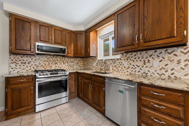 19924 Chalon Street, Saint Clair Shores, MI 48080