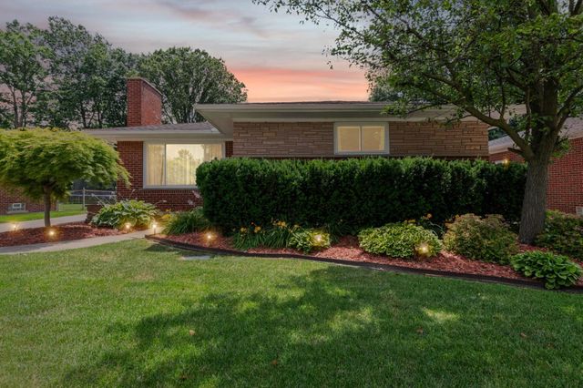 19924 Chalon Street, Saint Clair Shores, MI 48080
