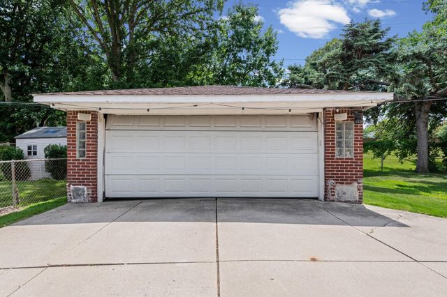 19924 Chalon Street, Saint Clair Shores, MI 48080