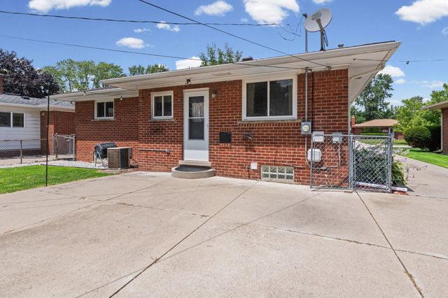 19924 Chalon Street, Saint Clair Shores, MI 48080