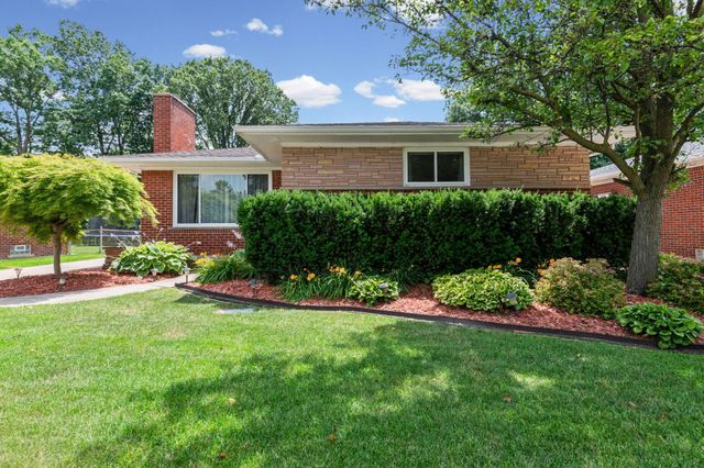 19924 Chalon Street, Saint Clair Shores, MI 48080
