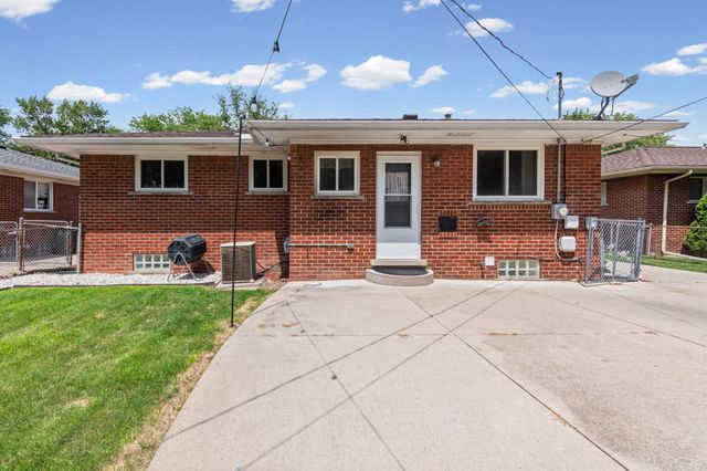 19924 Chalon Street, Saint Clair Shores, MI 48080