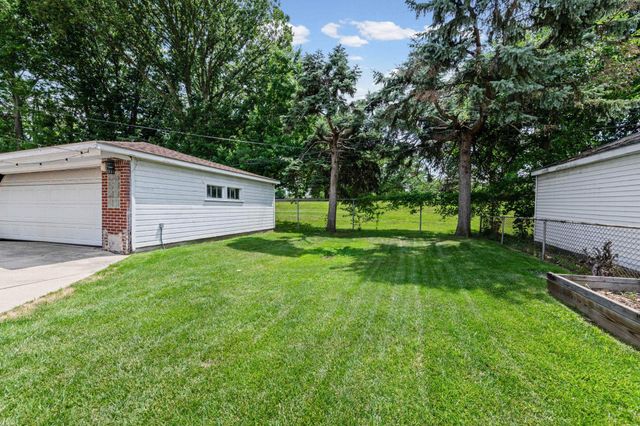 19924 Chalon Street, Saint Clair Shores, MI 48080