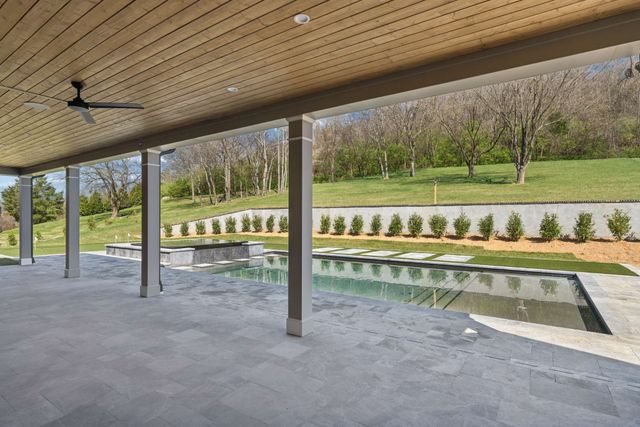 692 Legends Crest Dr, Franklin, TN 37069