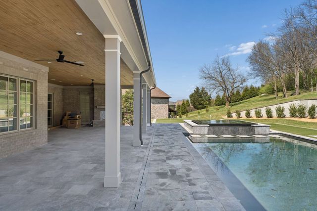 692 Legends Crest Dr, Franklin, TN 37069