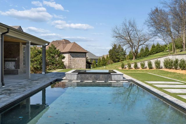 692 Legends Crest Dr, Franklin, TN 37069