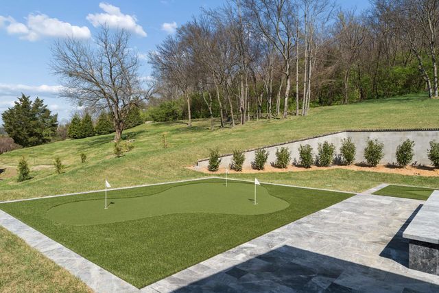 692 Legends Crest Dr, Franklin, TN 37069