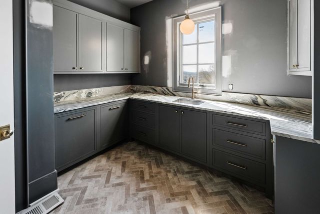 692 Legends Crest Dr, Franklin, TN 37069