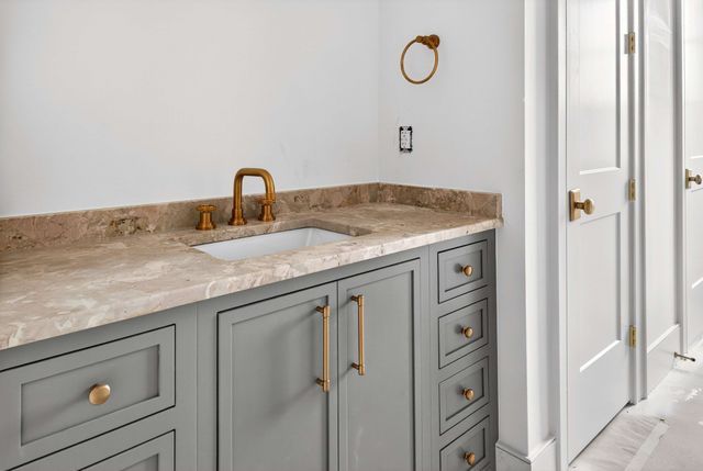 692 Legends Crest Dr, Franklin, TN 37069