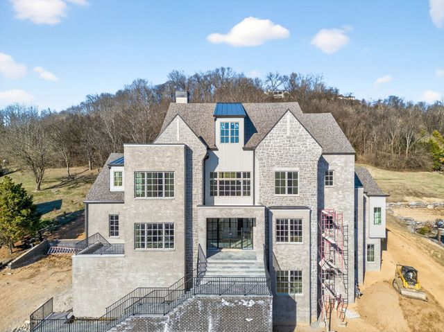 692 Legends Crest Dr, Franklin, TN 37069