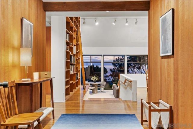 8496 Westway Drive, La Jolla, CA 92037