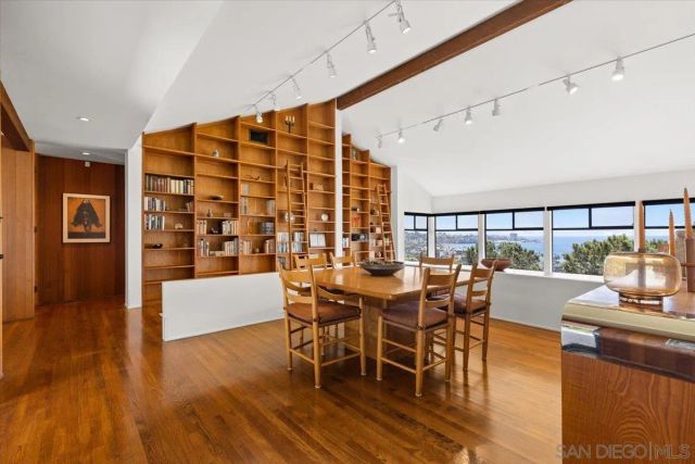 8496 Westway Drive, La Jolla, CA 92037