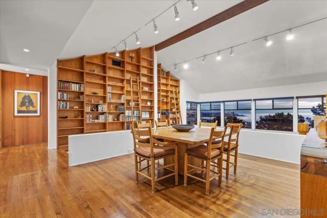 8496 Westway Drive, La Jolla, CA 92037