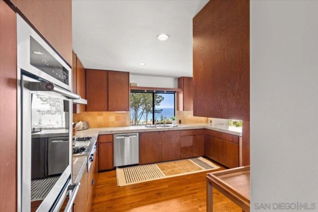 8496 Westway Drive, La Jolla, CA 92037