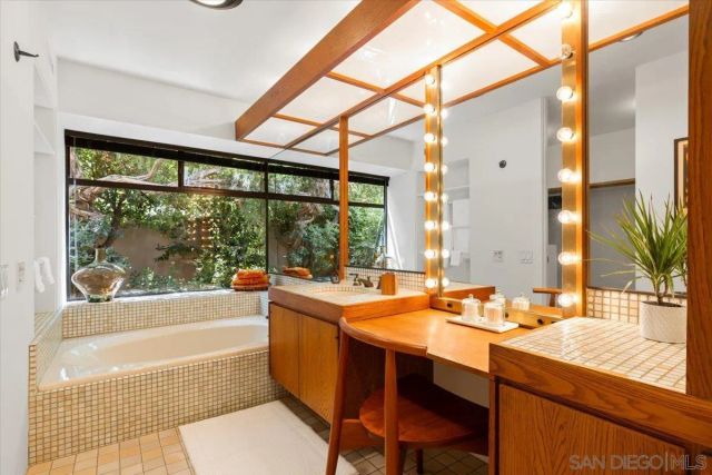 8496 Westway Drive, La Jolla, CA 92037