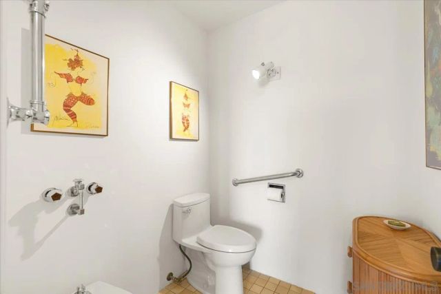 8496 Westway Drive, La Jolla, CA 92037
