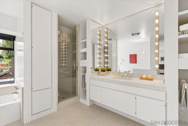 8496 Westway Drive, La Jolla, CA 92037