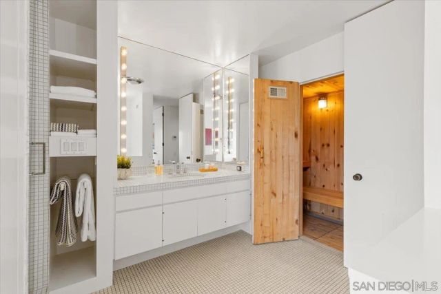 8496 Westway Drive, La Jolla, CA 92037
