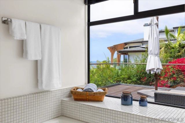 8496 Westway Drive, La Jolla, CA 92037