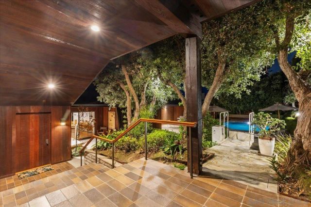 8496 Westway Drive, La Jolla, CA 92037