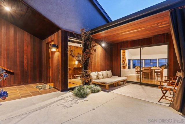 8496 Westway Drive, La Jolla, CA 92037