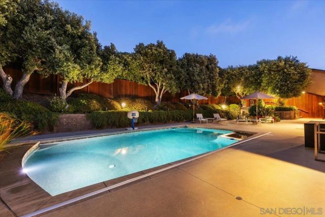 8496 Westway Drive, La Jolla, CA 92037