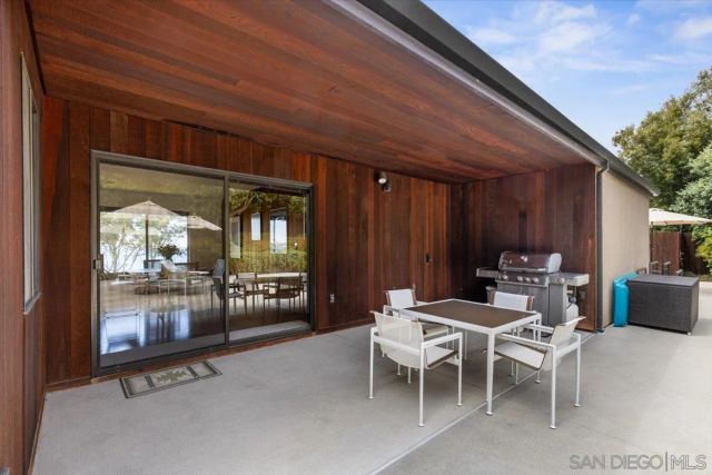 8496 Westway Drive, La Jolla, CA 92037