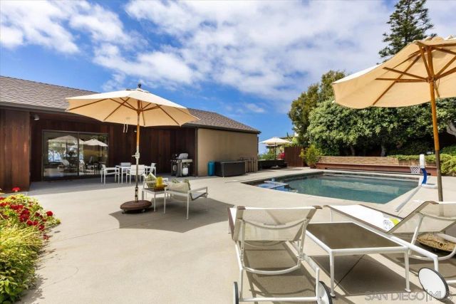 8496 Westway Drive, La Jolla, CA 92037