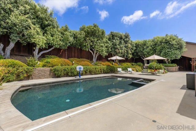 8496 Westway Drive, La Jolla, CA 92037