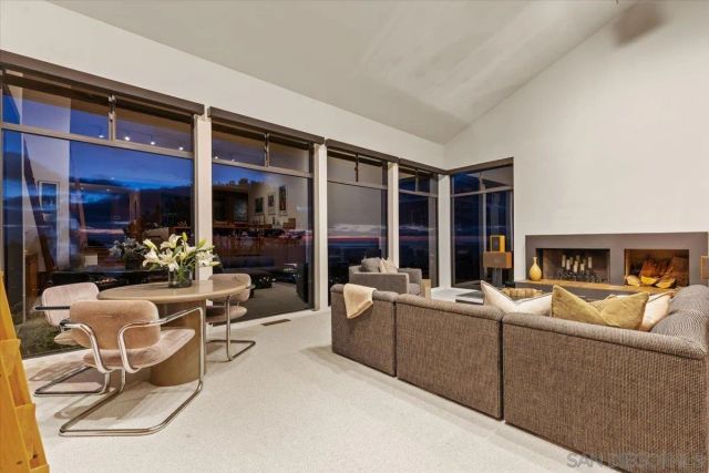 8496 Westway Drive, La Jolla, CA 92037