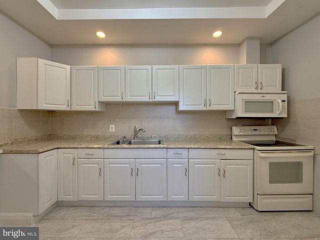 2512 N FRONT ST, Philadelphia, PA 19133
