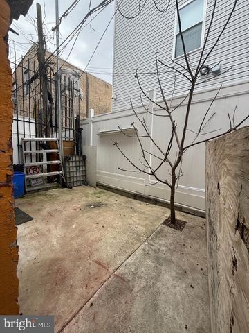 2512 N FRONT ST, Philadelphia, PA 19133