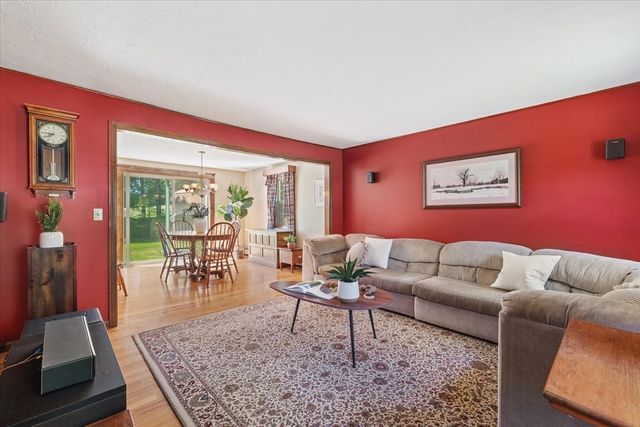 2 Fox Run Rd, Sterling, MA 01564