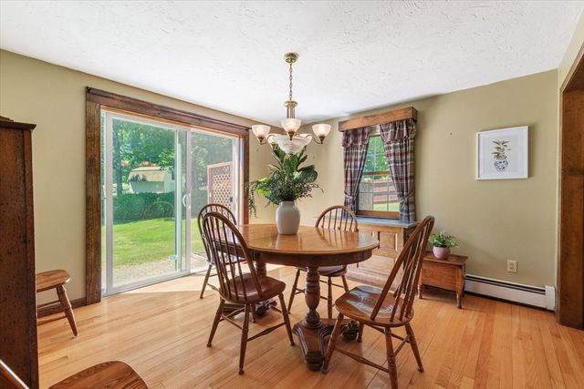 2 Fox Run Rd, Sterling, MA 01564