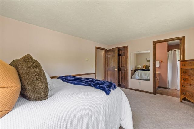 2 Fox Run Rd, Sterling, MA 01564