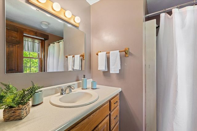 2 Fox Run Rd, Sterling, MA 01564