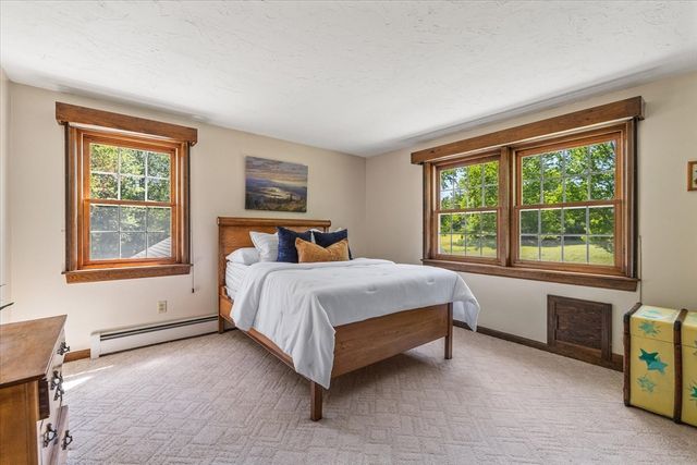 2 Fox Run Rd, Sterling, MA 01564