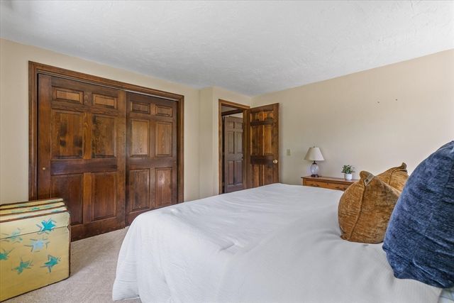 2 Fox Run Rd, Sterling, MA 01564