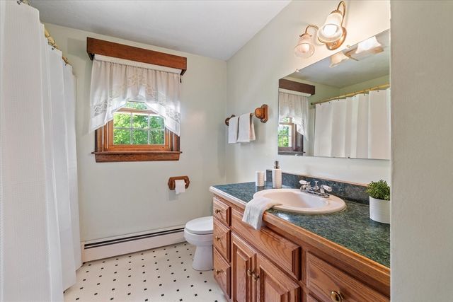 2 Fox Run Rd, Sterling, MA 01564