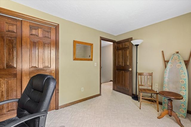 2 Fox Run Rd, Sterling, MA 01564