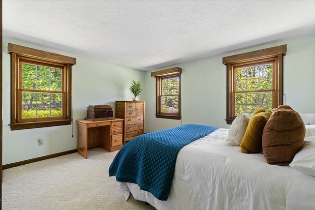 2 Fox Run Rd, Sterling, MA 01564