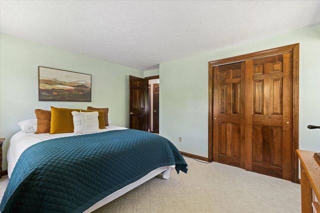2 Fox Run Rd, Sterling, MA 01564